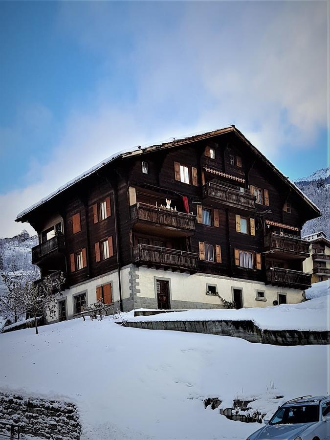 Alpen-Sonne Apartment Sankt Niklaus Exterior foto
